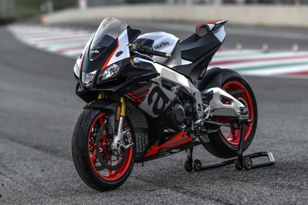 2021 Aprilia RSV4 RR 1000