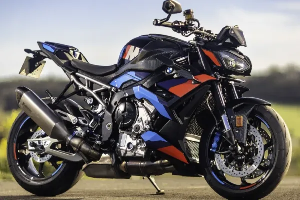 2027 BMW M 1000 R