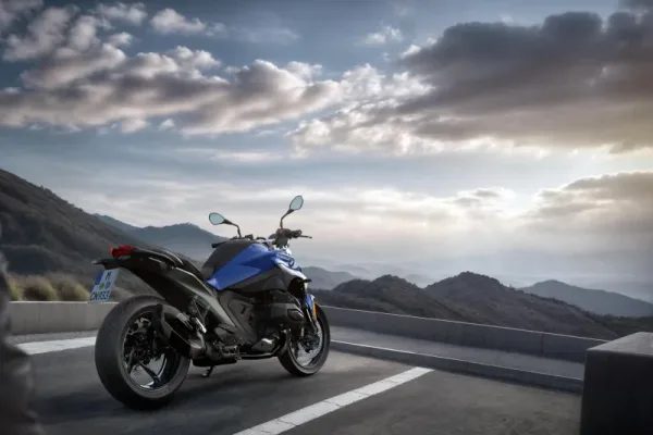 2026 BMW R1300R