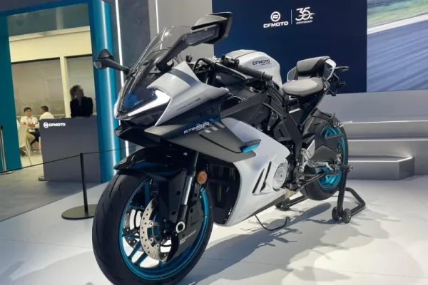 2025 CF Moto 675SR-R