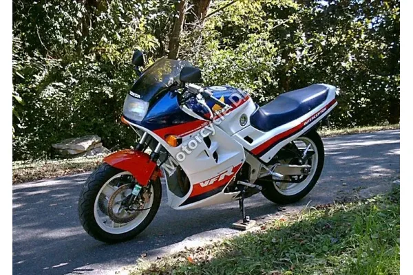 1986 Honda VFR 1000 F 2