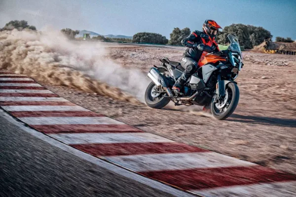 2026 KTM 1390 Super Adventure S EVO