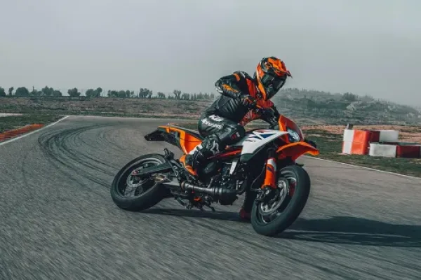 2026 KTM 390 SMC R