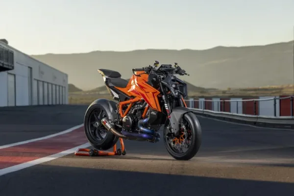 2024 KTM 1390 Super Duke R