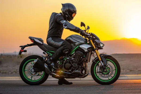 2026 Kawasaki Z900 SE
