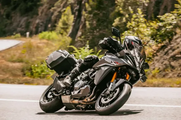 2026 Suzuki GSX-S1000gx+