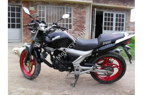 2010 UM Xtreet 200