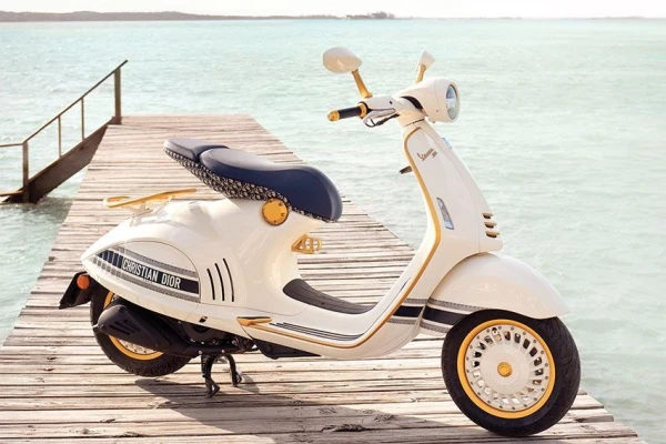 2021 Vespa 946 Christian Dior