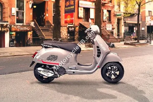 2022 Vespa GTS 300 75th