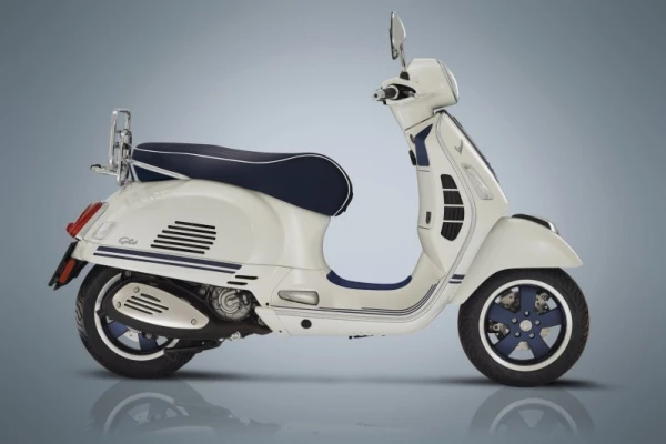 2019 Vespa GTS 300 Yacht Club