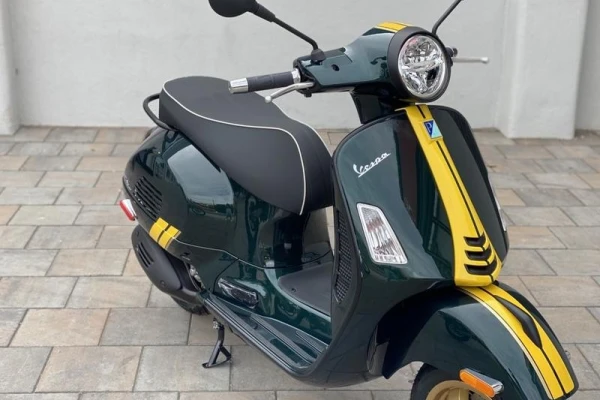 2021 Vespa GTS Super 125 Racing Sixties