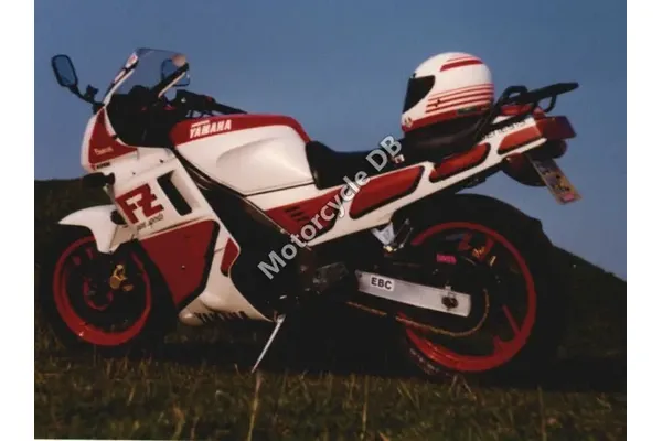 1988 Yamaha FZ 750