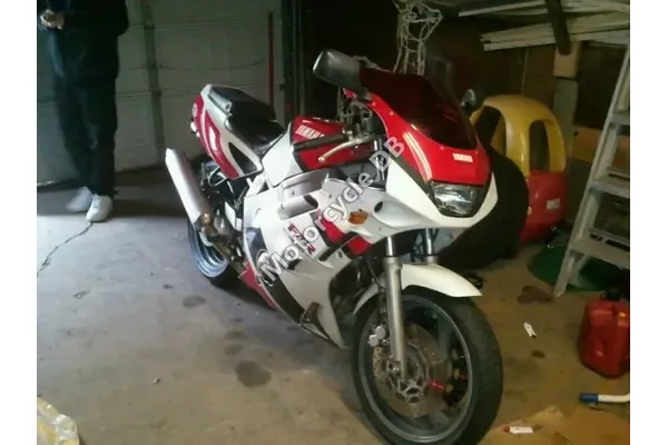 1990 Yamaha FZR 750 R