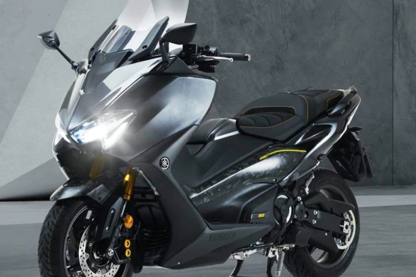 2021 Yamaha TMAX DX