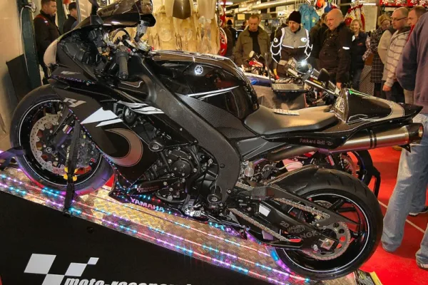 2025 Yamaha YZF-R1