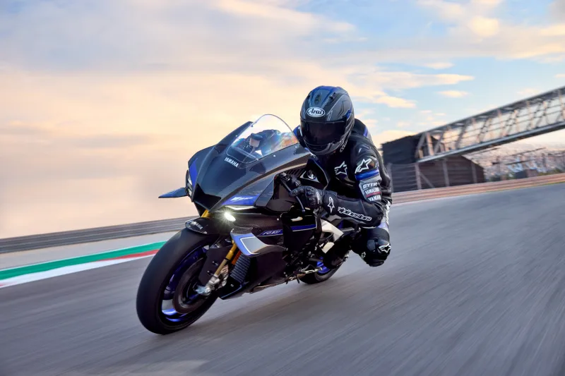 Yamaha YZF-R1 2025 Image: 2 Yamaha YZF-R1 2025 73960