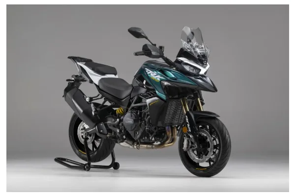 2025 Benelli TRK 902 Stradale