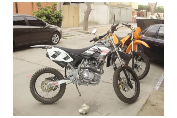 2006 UM DSF-200