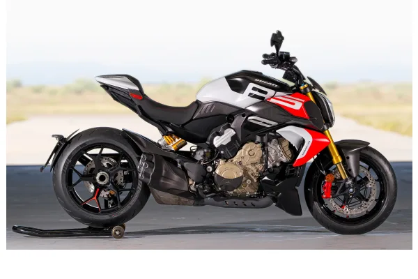 2027 Ducati Diavel V4 RS