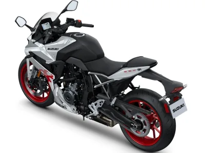 2025 Suzuki GSX 8R - photo 4