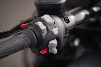 2025 Triumph Rocket 3 Storm R - photo 4