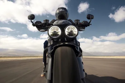 2025 Triumph Rocket 3 Storm R - photo 3