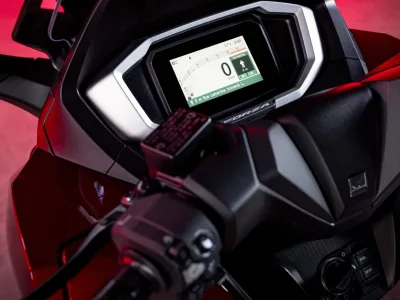 2025 Honda Forza 350 - photo 4
