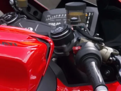 2025 Ducati Panigale V4 - photo 2