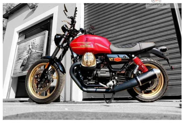 2024 Moto Guzzi V7 Stone SE